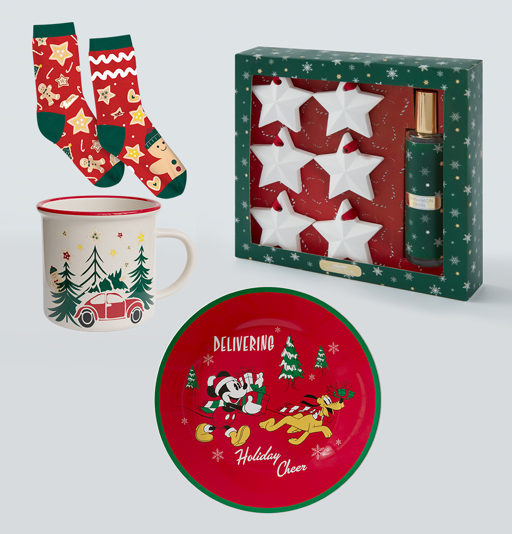 Božični komplet, božične nogavice in skodelice ter posoda z motivom miške Miki so na voljo za nakup v trgovinah Pepco.